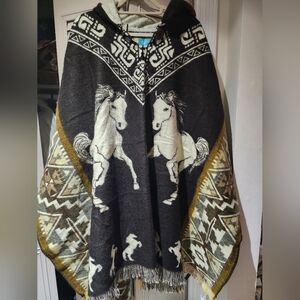 Gorgeous Horse Pattern Alpaca Wool Poncho OS NWT